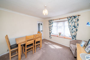 dining room- click for photo gallery